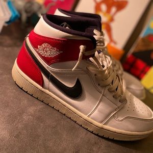AIR JORDAN 1s Mid